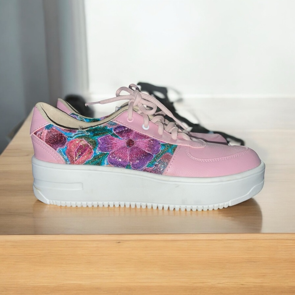 Consume Lokal women’s embroidered shoes made by local artist in Mexico size 10